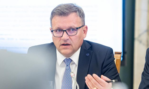 Majorări salariale, de la 1 august, pentru personalul de specialitate medico-sanitar
