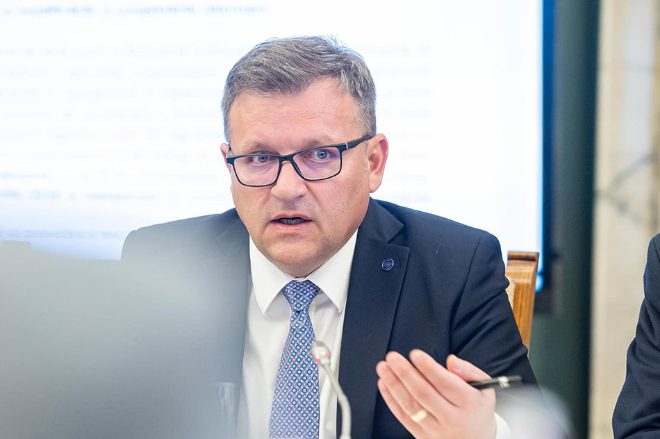 Majorări salariale, de la 1 august, pentru personalul de specialitate medico-sanitar